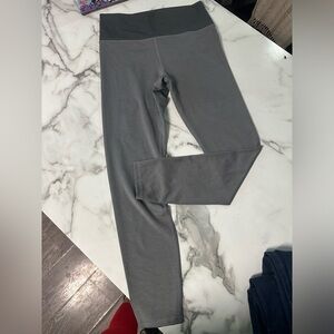Vuori high waisted gray leggings